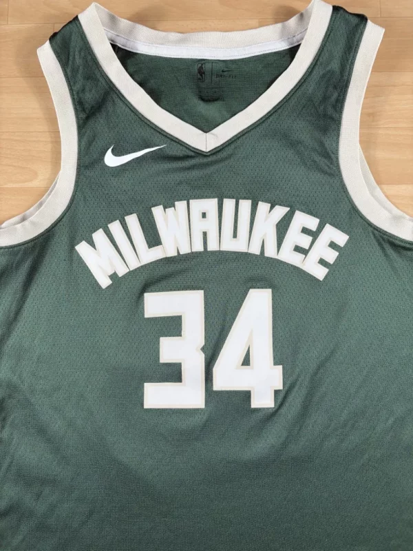Giannis Antetokounmpo #34 - Milwaukee Bucks | 2017-2025 | Extérieur (L) – Image 10