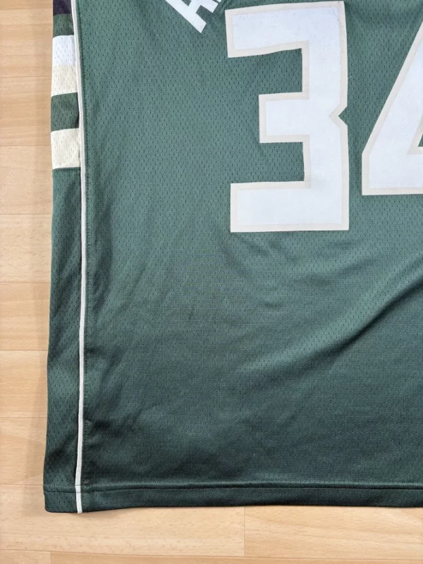 Giannis Antetokounmpo #34 - Milwaukee Bucks | 2017-2025 | Extérieur (L) – Image 5