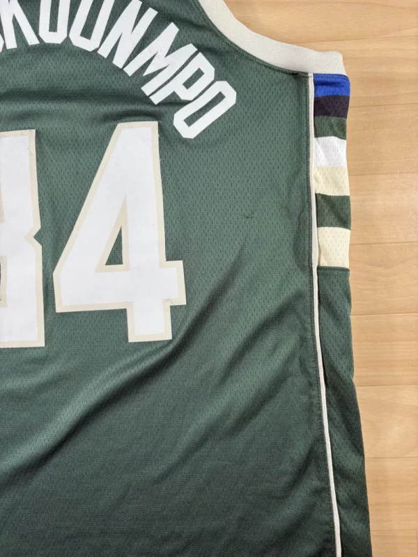 Giannis Antetokounmpo #34 - Milwaukee Bucks | 2017-2025 | Extérieur (L) – Image 4