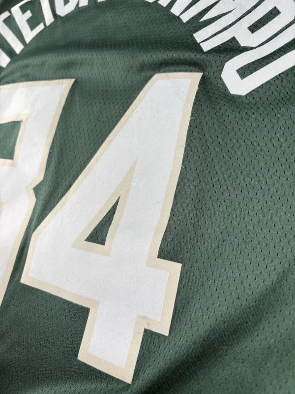 Giannis Antetokounmpo #34 - Milwaukee Bucks | 2017-2025 | Extérieur (L) – Image 3