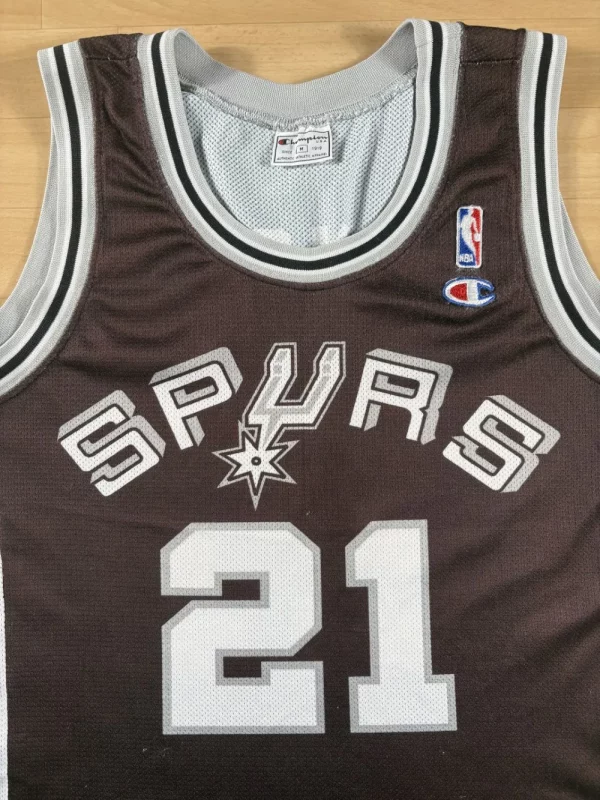 Tim Duncan #21 - San Antonio Spurs | 1997-2003 | Extérieur (M) – Image 9
