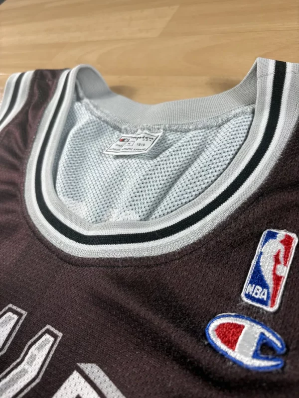 Tim Duncan #21 - San Antonio Spurs | 1997-2003 | Extérieur (M) – Image 4