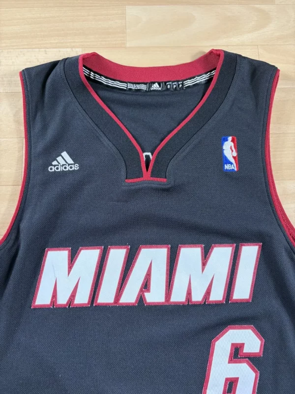 LeBron James #6 - Miami Heat | 2010-2014 | Extérieur (S) – Image 6