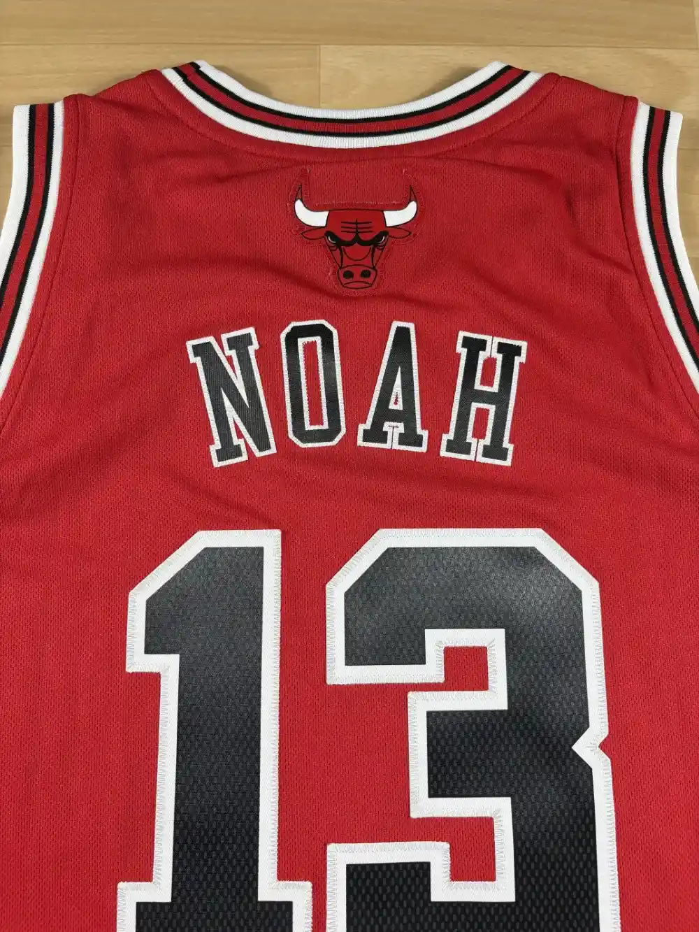 Zoom arrière Maillot NBA Joakim Noah Chicago Bulls 2010-2014 authentique
