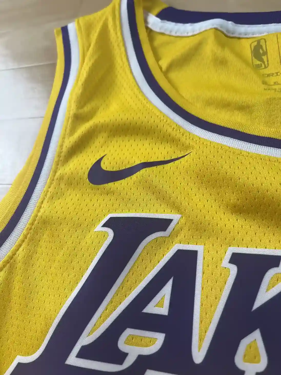 Logo Nike Maillot NBA LeBron James Los Angeles Lakers 2021-2022