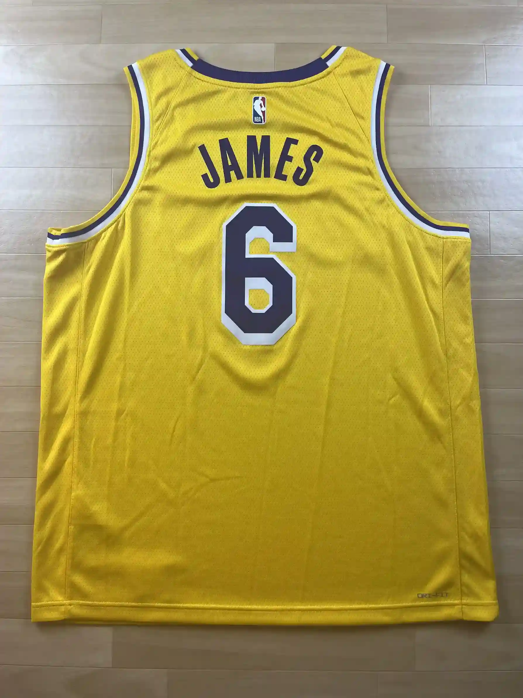 Maillot NBA LeBron James Los Angeles Lakers 2021-2022 dos nom et numéro