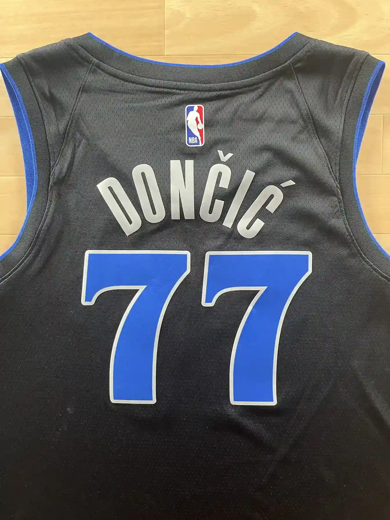 Zoom arrière Maillot NBA Luka Doncic Dallas Mavericks 2023-2024
