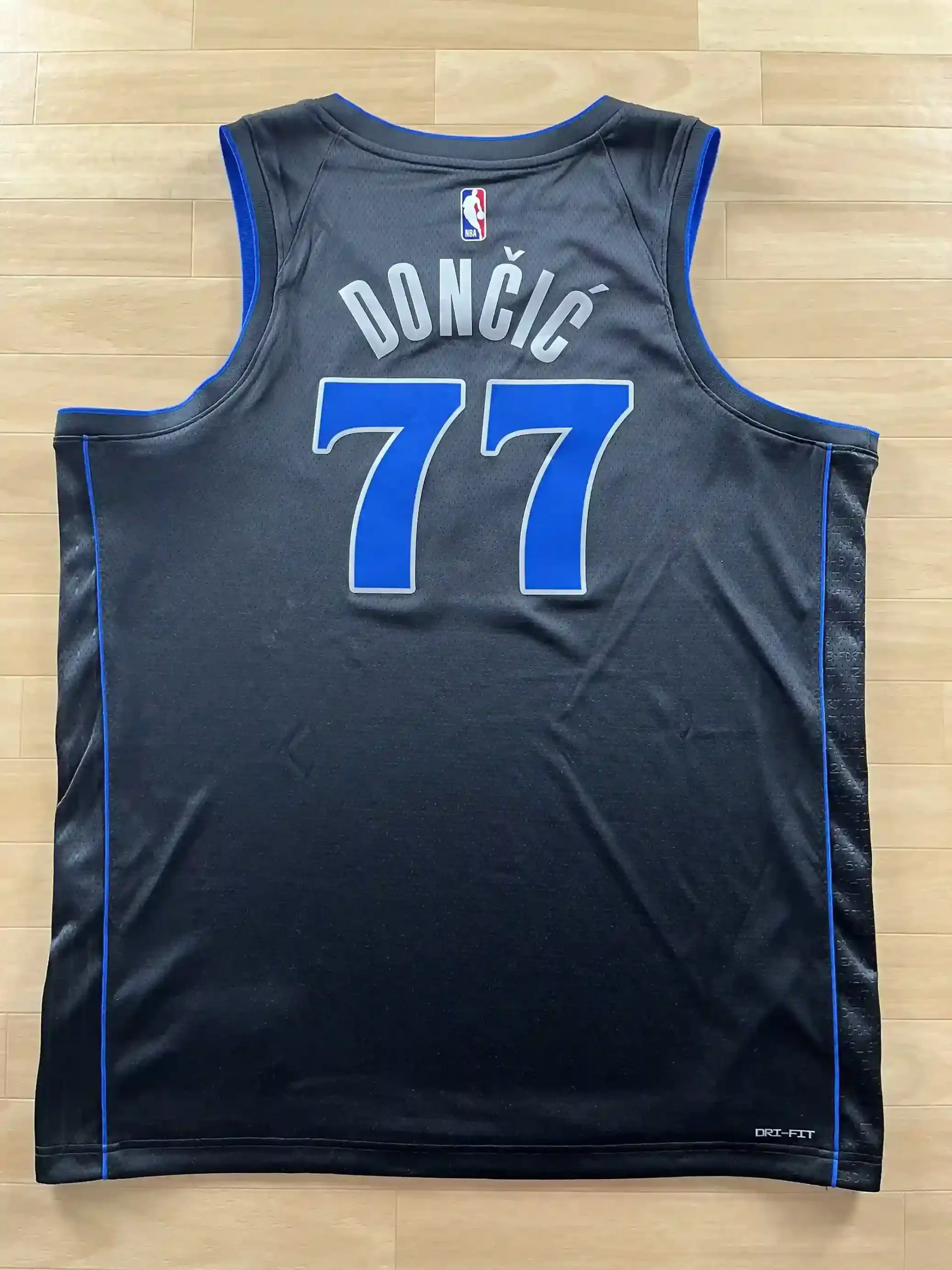 Maillot NBA Luka Doncic Dallas Mavericks 2023-2024 dos nom et numéro
