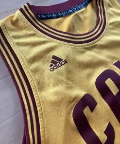 Logo Adidas Maillot NBA Kyrie Irving Cleveland Cavaliers 2012-2017