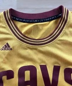 Étiquette col Maillot NBA Kyrie Irving Cleveland Cavaliers 2012-2017