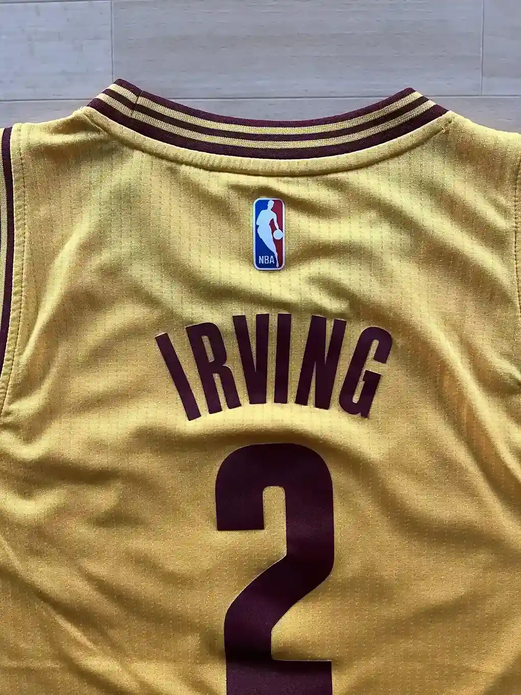 Logo NBA dos Maillot NBA Kyrie Irving Cleveland Cavaliers 2012-2017