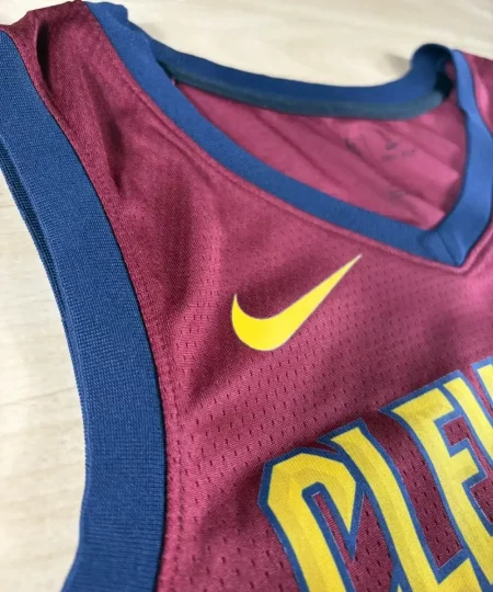 Logos brodés et détails marque Maillot NBA LeBron James Cleveland Cavaliers 2017-2018
