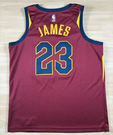 Maillot NBA LeBron James Cleveland Cavaliers 2017-2018 dos nom et numéro