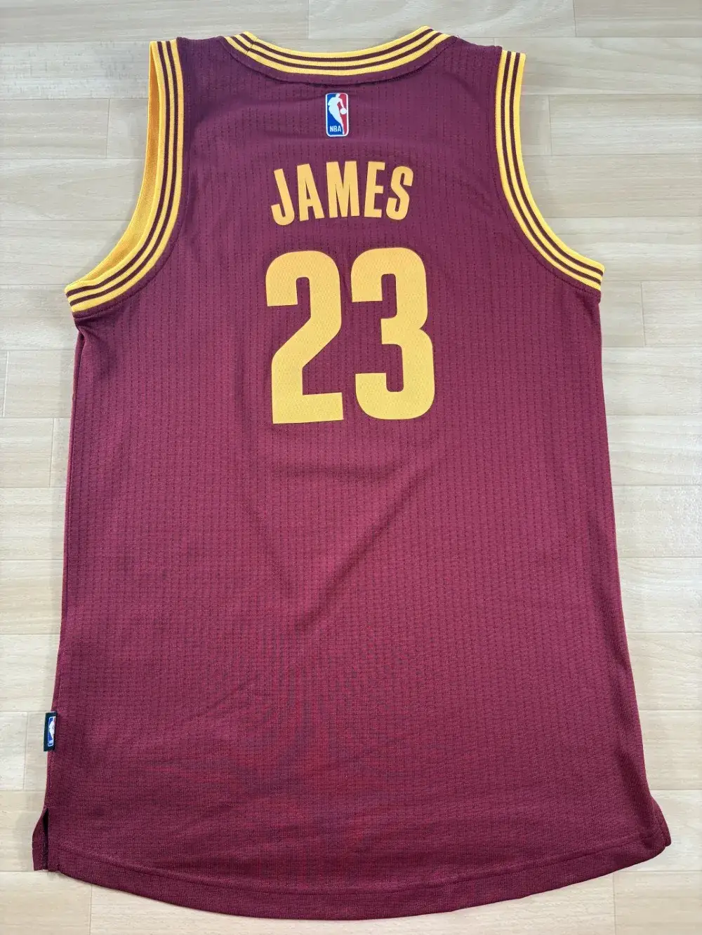 Maillot NBA LeBron James Cleveland Cavaliers 2014-2017 dos nom et numéro