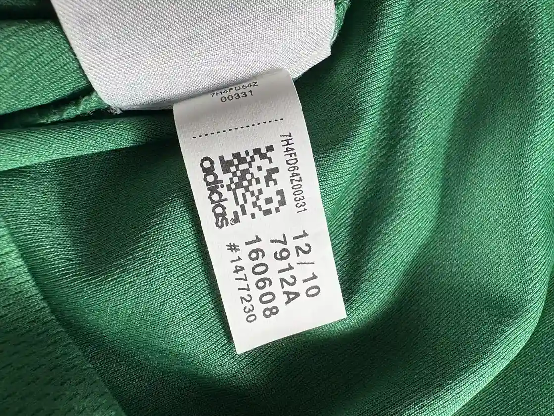 Étiquettes d'origine et instruction de lavage Maillot NBA Kevin Garnett Boston Celtics 2010-2013