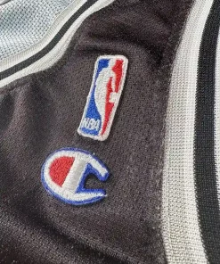 Logos brodés et détails marque sur Maillot NBA Tony Parker San Antonio Spurs 2003-2007