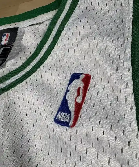 Logos brodés et détails marque Maillot NBA Kevin Garnett Boston Celtics 2007-2010