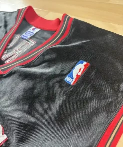Logos brodés et détails marque Maillot NBA Allen Iverson Philadelphie 76ers 2001-2002