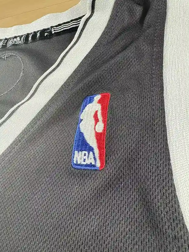 Logos brodés et détails marque Maillot NBA Deron Wiliams Brooklyn Nets 2012-2014