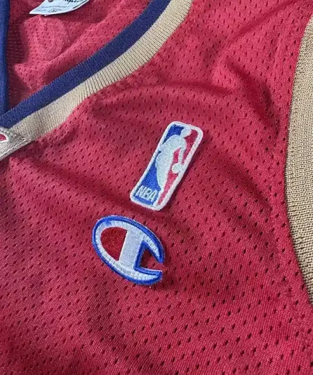 Logos brodés et détails marque Maillot NBA LeBron James Cleveland Cavaliers 2007-2010