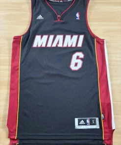 Maillot NBA LeBron James Miami Heat 2010-2014 authentique face avant
