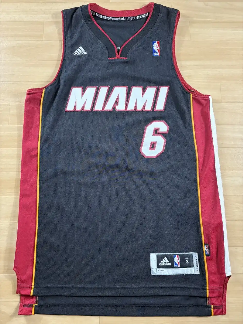 Maillot NBA LeBron James Miami Heat 2010-2014 authentique face avant