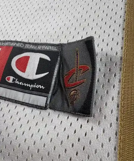 Détail état et défaut occasion Maillot NBA LeBron James Cleveland Cavaliers 2003-2007