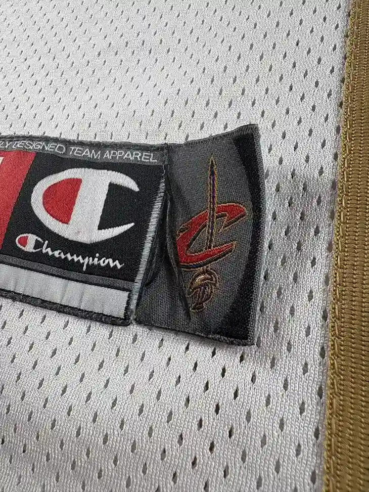 Détail état et défaut occasion Maillot NBA LeBron James Cleveland Cavaliers 2003-2007