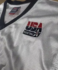 Logos brodés et détails marque Maillot NBA LeBron James Team USA 2004