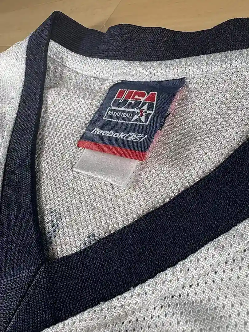 Étiquette col Maillot NBA LeBron James Team USA 2004