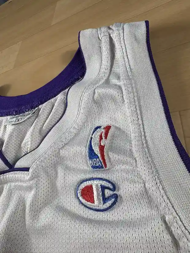 Logos brodés et détails marque Maillot NBA Kobe Bryant Los Angeles Lakers 2003-2006