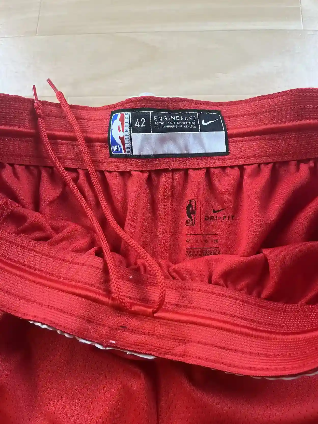 Étiquettes d'origine et instruction de lavage Short NBA Chicago Bulls 2017-2025