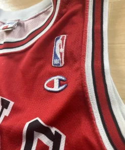 Logos brodés et détails marque Maillot NBA Michael Jordan Chicago Bulls 1996-1998