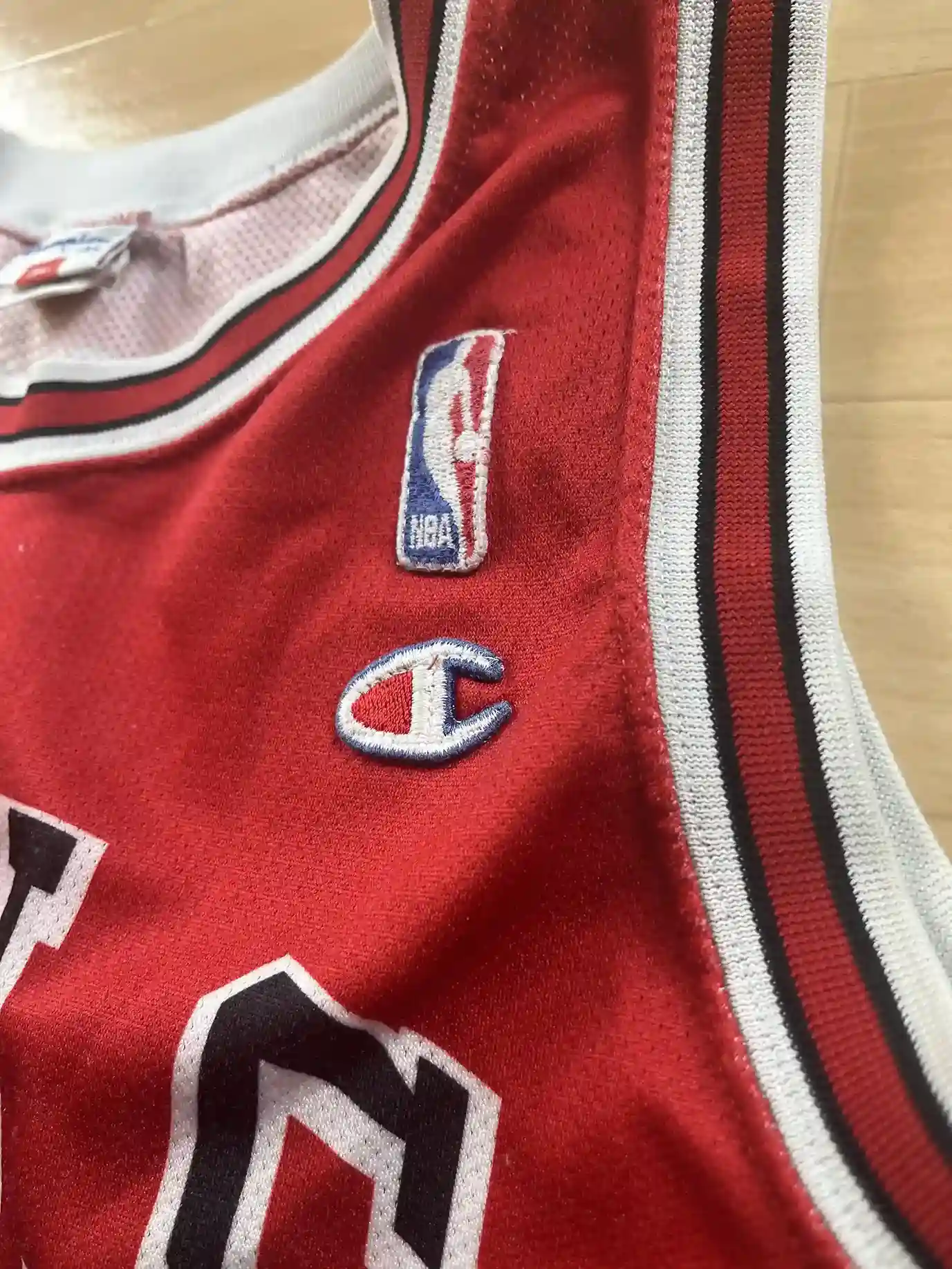 Logos brodés et détails marque Maillot NBA Michael Jordan Chicago Bulls 1996-1998