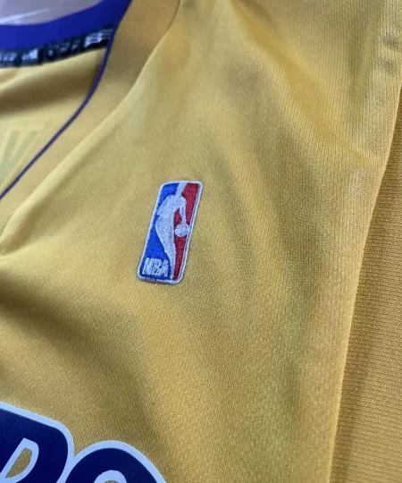Logos NBA brodés et détails marque Maillot NBA Kobe Bryant Los Angeles Lakers 2010-2016