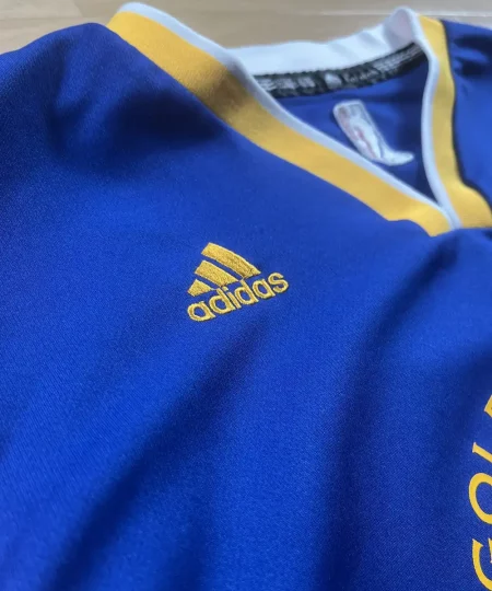 Logo Adidas et détails marque Maillot NBA Stephen Curry Golden State Warriors 2010-2017