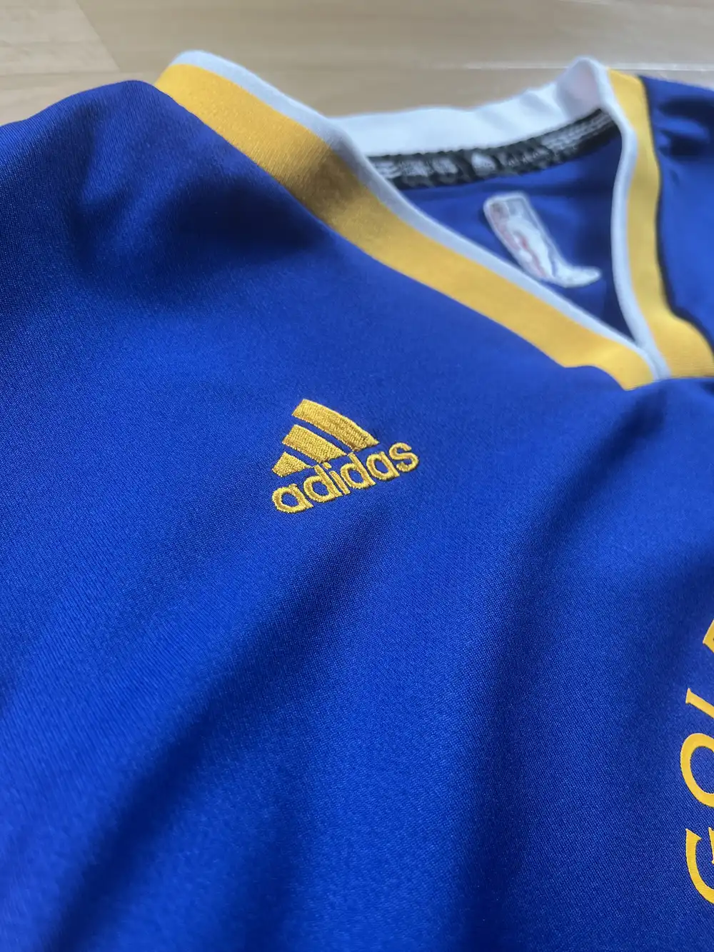 Logo Adidas et détails marque Maillot NBA Stephen Curry Golden State Warriors 2010-2017