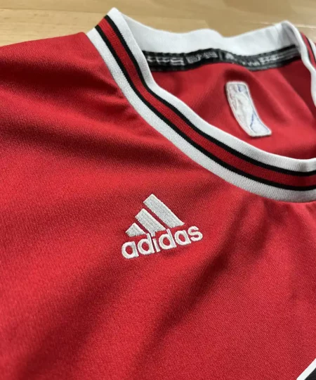 Logo Adidas et détails marque Maillot NBA Derrick Rose Chicago Bulls 2010-2016