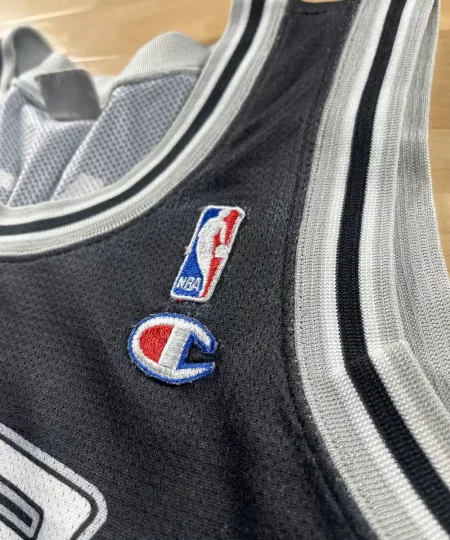 Logos brodés et détails marque Maillot NBA Tim Duncan San Antonio Spurs 2003-2007