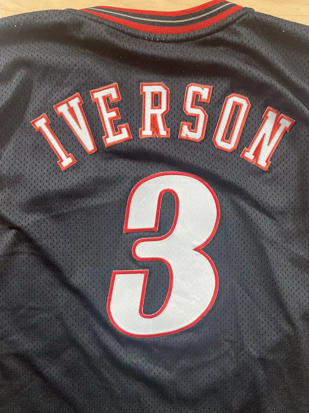 Zoom arrière Maillot NBA Allen Iverson Philadelphie 76ers 2003-2006