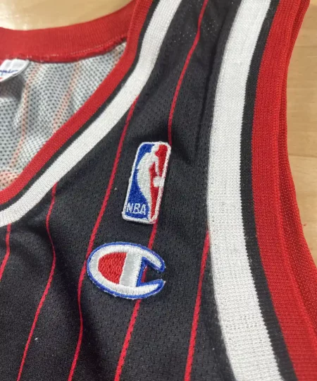 Logos brodés et détails marque Maillot NBA Michael Jordan Chicago Bulls 1996-1998
